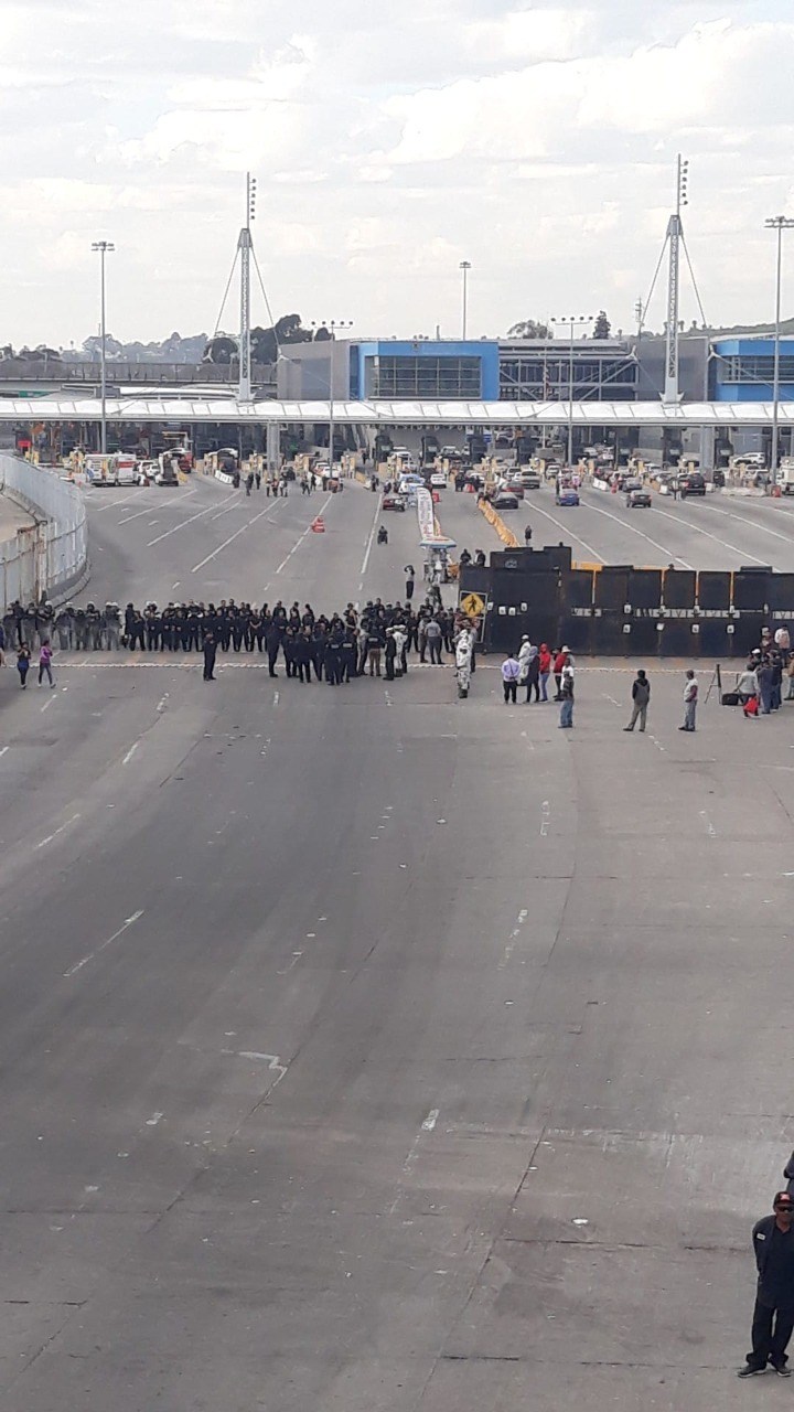 Cierran frontera de Tijuana por protestas de la violencia contra mujeres en México (Baja California)