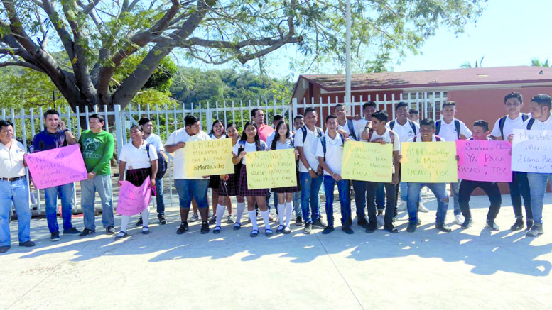 Paro laboral para exigir pago a maestros en Manzanillo (Colima)