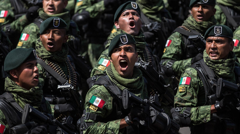 Militarización de la vida pública en México