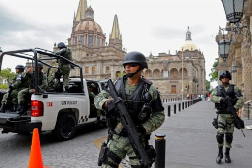 Guardia Nacional saca a ejidatarios de estacionamiento del aeropuerto (Jalisco)