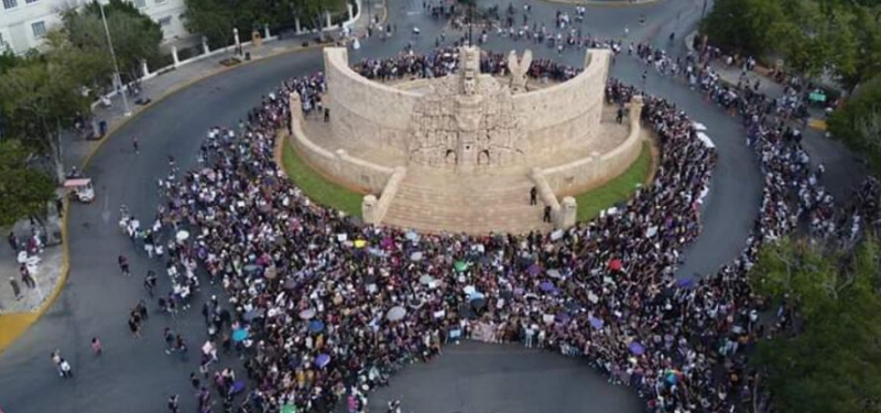 Se pinta Mérida de violeta: “¡No somos una, no somos cien, cuéntanos Vila, cuéntanos bien!”, corean mujeres durante manifestación contra la violencia de género en la capital yucateca