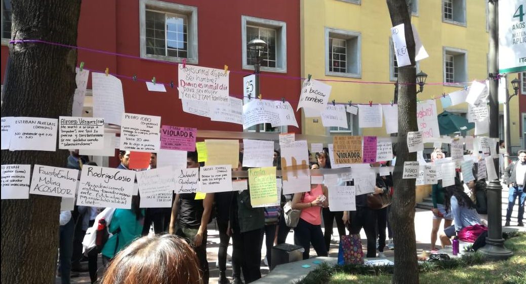 Alumnas del ITAM protestan por retiro de tendedero de denuncias; escuela pide acusar formalmente (Ciudad de México)