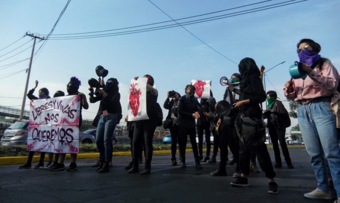 Con cacerolazo, protestan contra los feminicidios en Ecatepec (Estado de México)