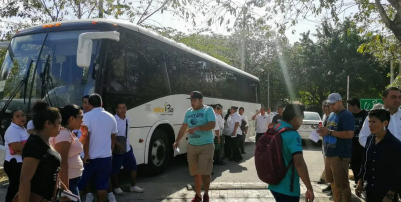 Echan a la calle a casi 300…empieza la crisis del empleo por el Covid-19: Aplican despido masivo en ‘Azul Fives’ de Playa del Carmen