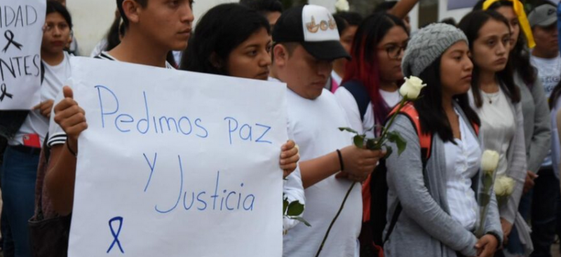 Con marcha de silencio piden esclarecer asesinato de dos estudiantes en Carrillo Puerto (Quintana Roo)