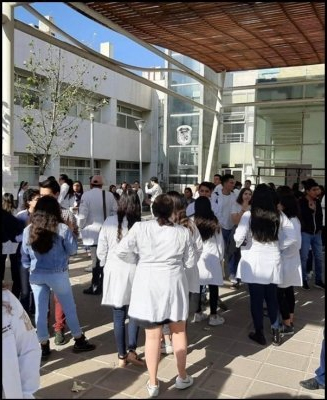 Estudiantes de medicina protestan por violación de compañera en Guanajuato