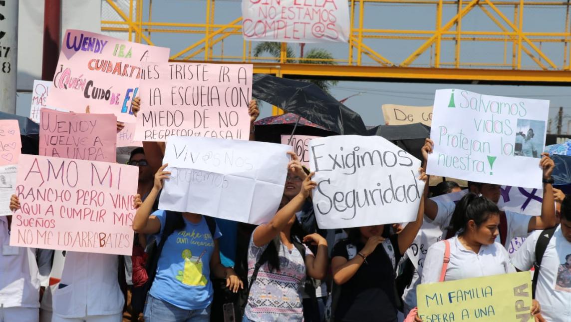 Marchan estudiantes de la UNPA por desaparición de compañera (Oaxaca)