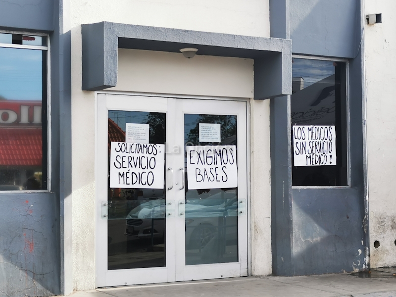 Protestan médicos del hospital regional en Delicias (Chihuahua)