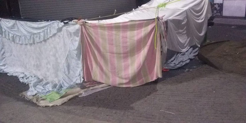 Trabajadoras sexuales, expulsadas de hoteles por cuarentena, instalan campamento temporal (Ciudad de México)