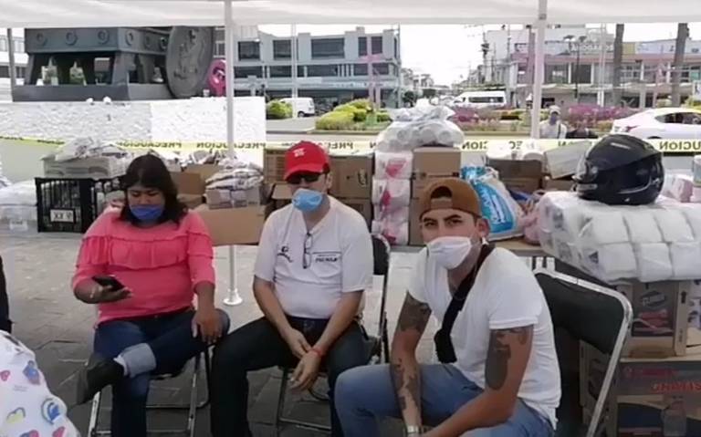 Vecinos de Neza donan víveres e insumos médicos para gente que los necesita (Estado de México)