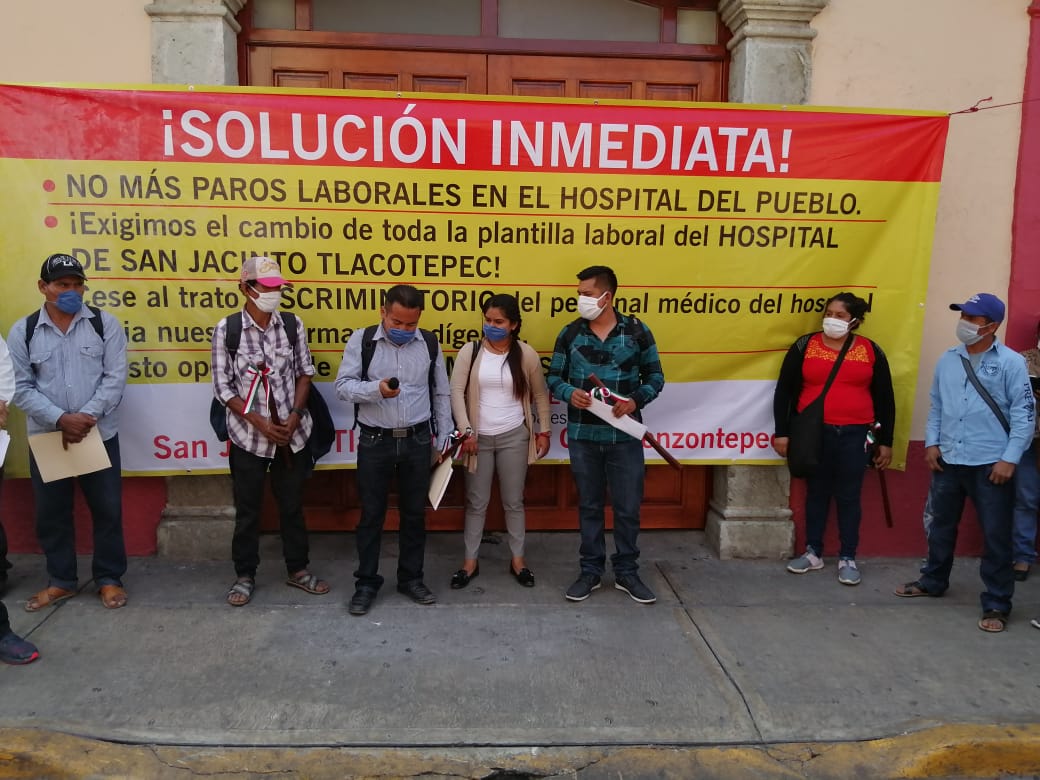 Indígenas Chatinos clausuran Hospital Comunitario de Tlacotepec y exigen cambio del personal médico (Oaxaca)