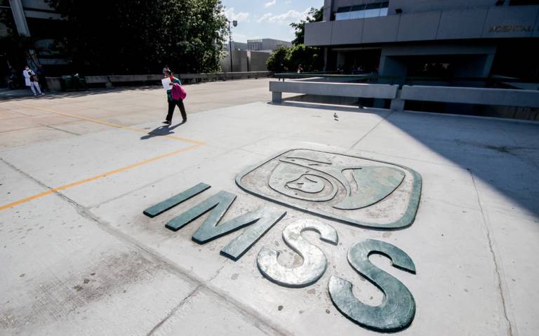 Personal de vigilancia del IMSS agrede e impide ingreso de médicos en taxis seguros (Jalisco)