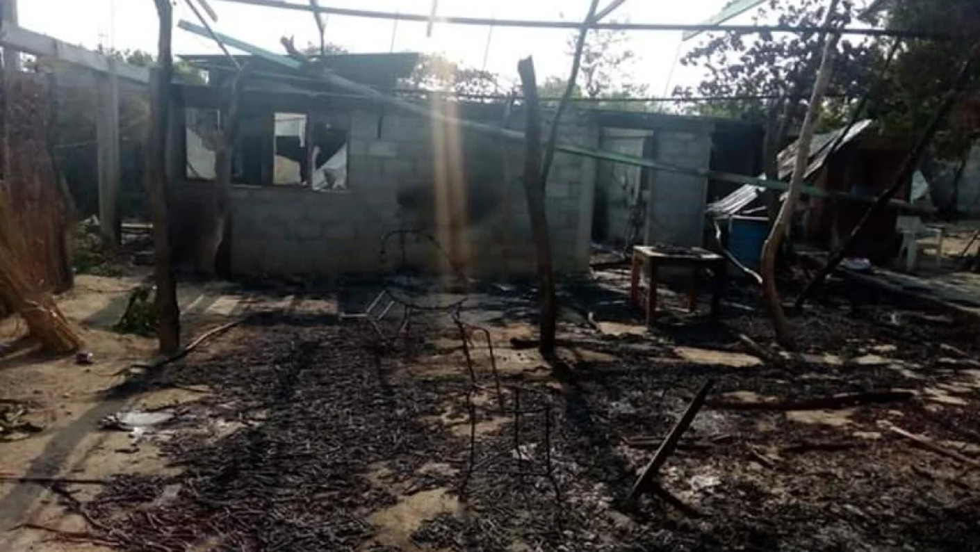 Reportan balacera, quema de vivienda y vehículos en Huazantlán del Río; habría lesionados y desaparecidos (Oaxaca)