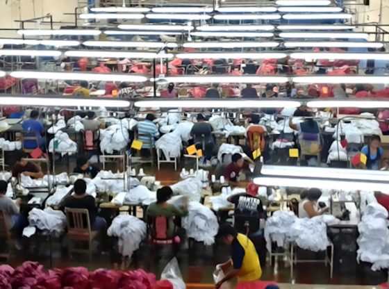 Maquiladoras fabrican cubrebocas con empleados en grupo de riesgo (Yucatán)