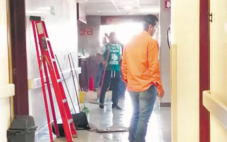 Hospital de Pemex en Tabasco se inunda con aguas negras
