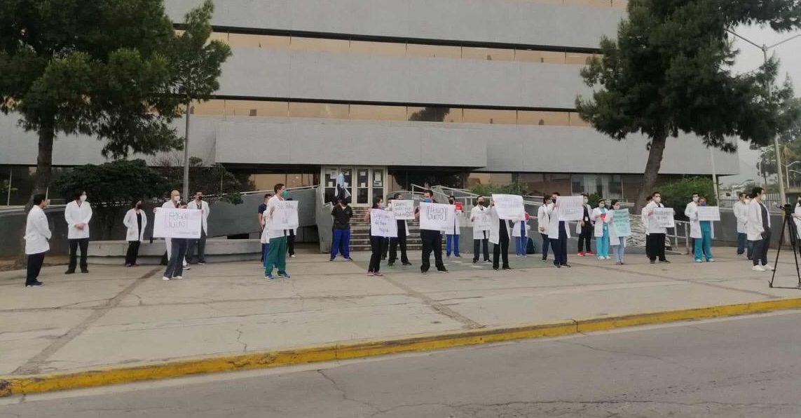 Médicos residentes de hospital del ISSSTE en Monterrey están en paro por falta de pago (Nuevo León)
