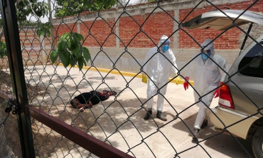 Hombre con síntomas de covid-19 muere en la calle cuando iba por atención médica (Oaxaca)