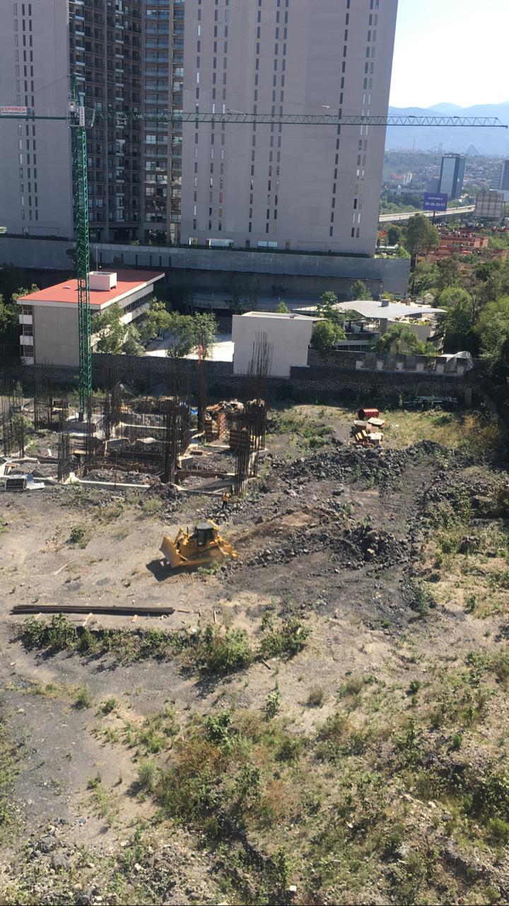 Inmobiliaria aprovecha la pandemia para reiniciar obra ilegal en periférico sur. Vecinos de Villas del Pedregal protestan ante la inacción de las autoridades capitalinas (Ciudad de México)