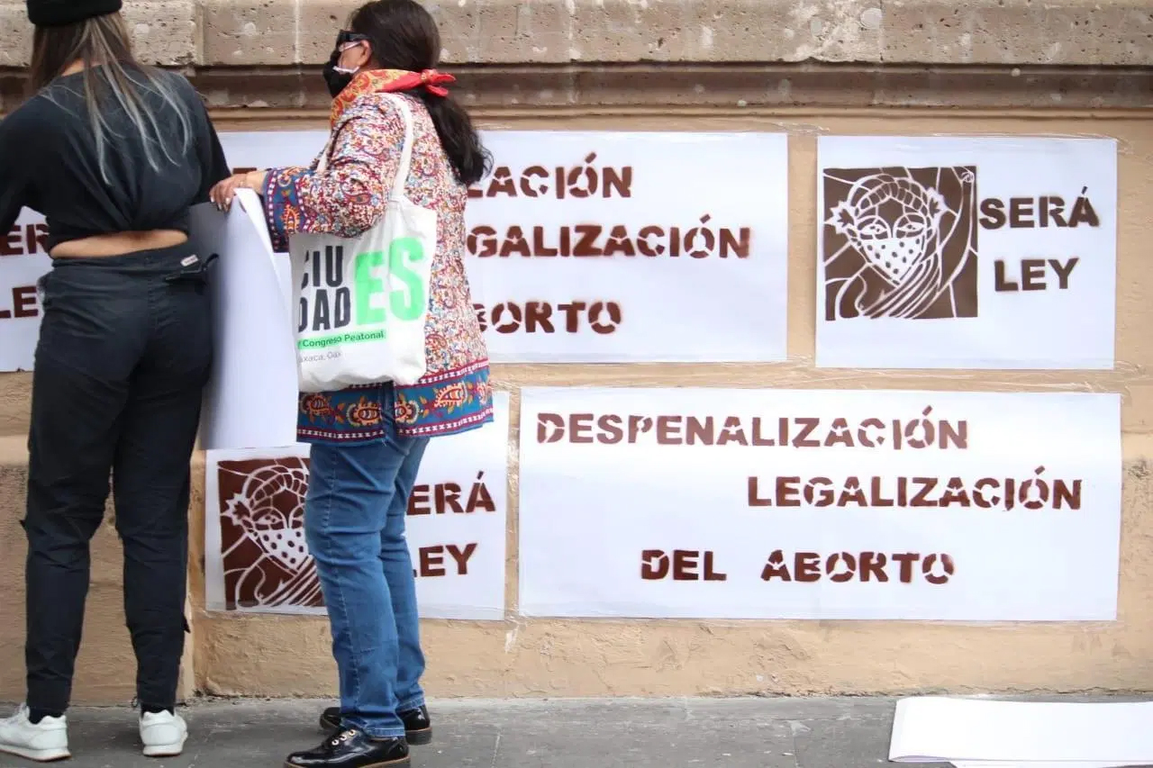 Normalistas impiden acceso de diputados al Congreso de Michoacán