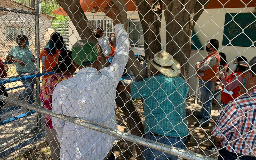 Pobladoras de Bacanuchi logran servicio médico tras daños de minera en comunidad (Sonora)