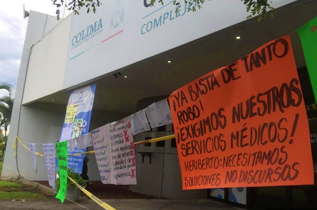 Docentes exigen atención médica y préstamos personales (Colima)
