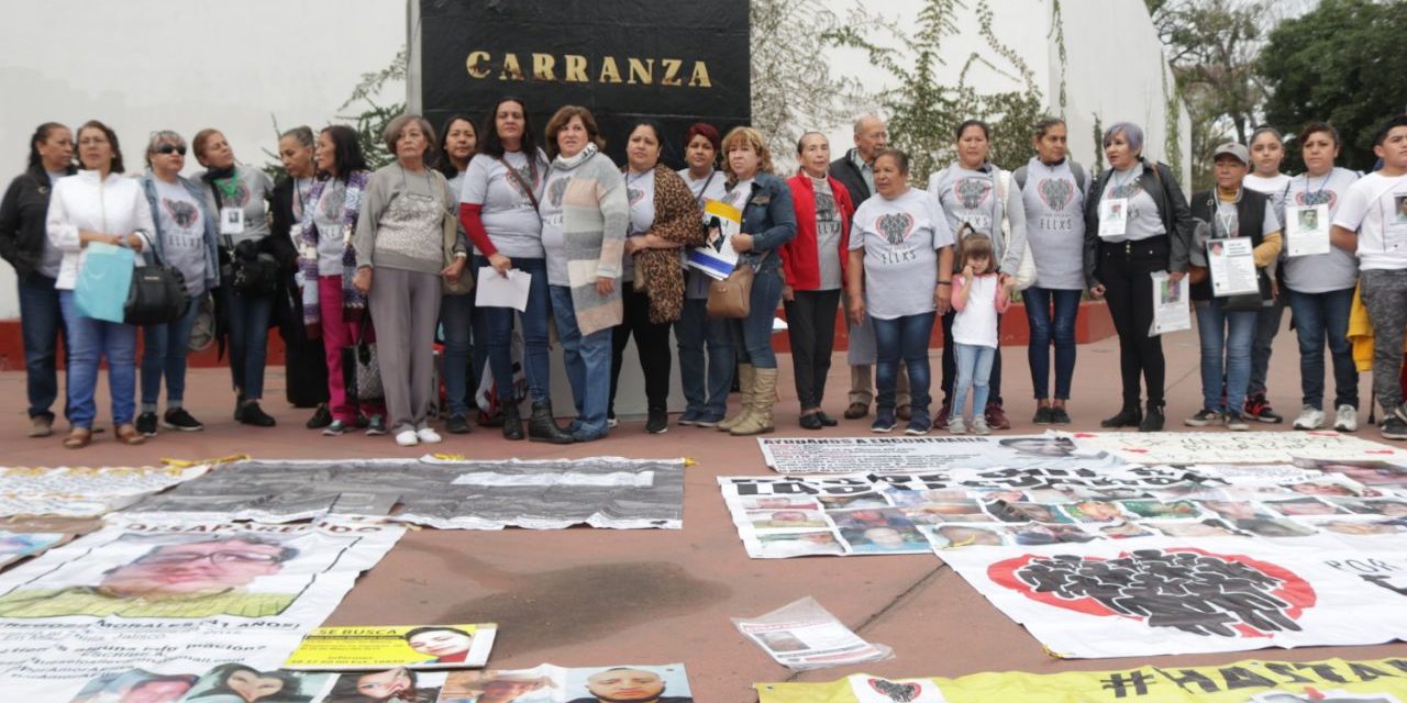 Familias y organizaciones rechazan la probación exprés de leyes de desaparición y atención a víctimas en Jalisco, clausurarán el congreso del estado como respuesta