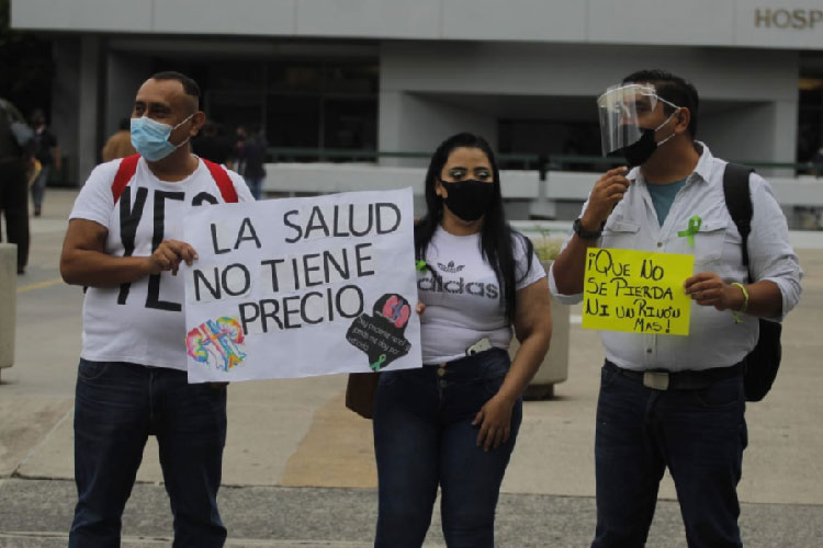Pacientes renales protestan por falta de medicamentos (Jalisco)