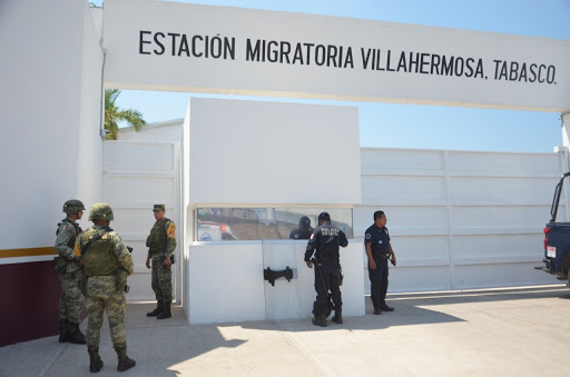 Denuncian abusos del INM contra migrantes en Tabasco