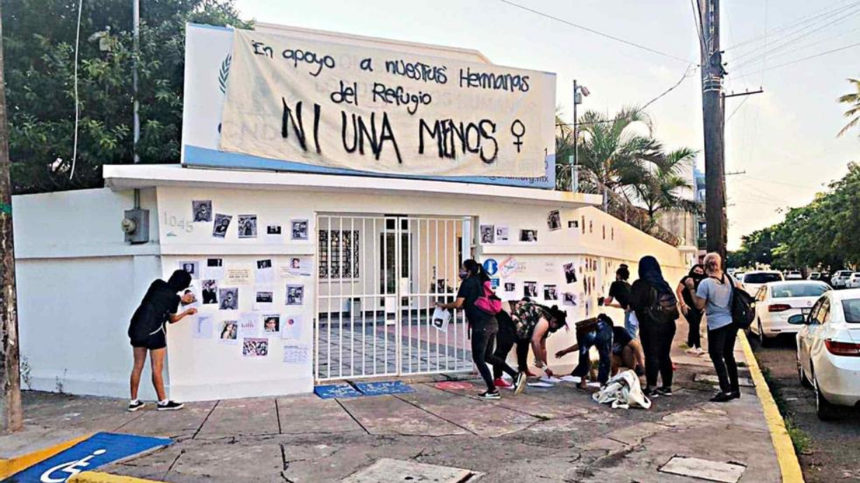 Feministas realizan toma simbólica de oficinas de CNDH en Veracruz