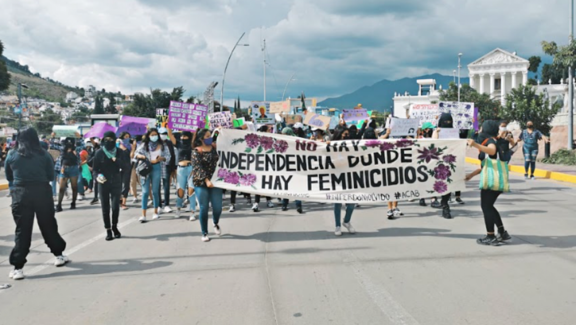 Marchan mujeres para exigir un alto a los feminicidios en Oaxaca