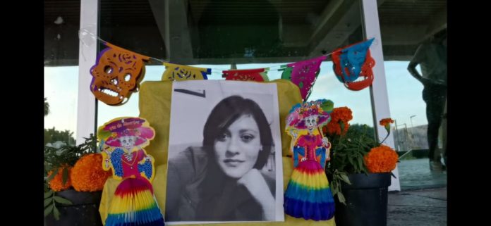 Colectivas feministas se manifiestan en la explanada de la Universidad de Guadalajara para exigir justicia para Noelia y Daniela (Jalisco)