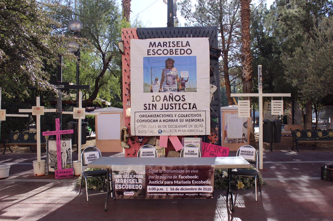 A 10 años del asesinato de Marisela, las sillas vacías frente a Palacio resaltan su ausencia (Chihuahua)