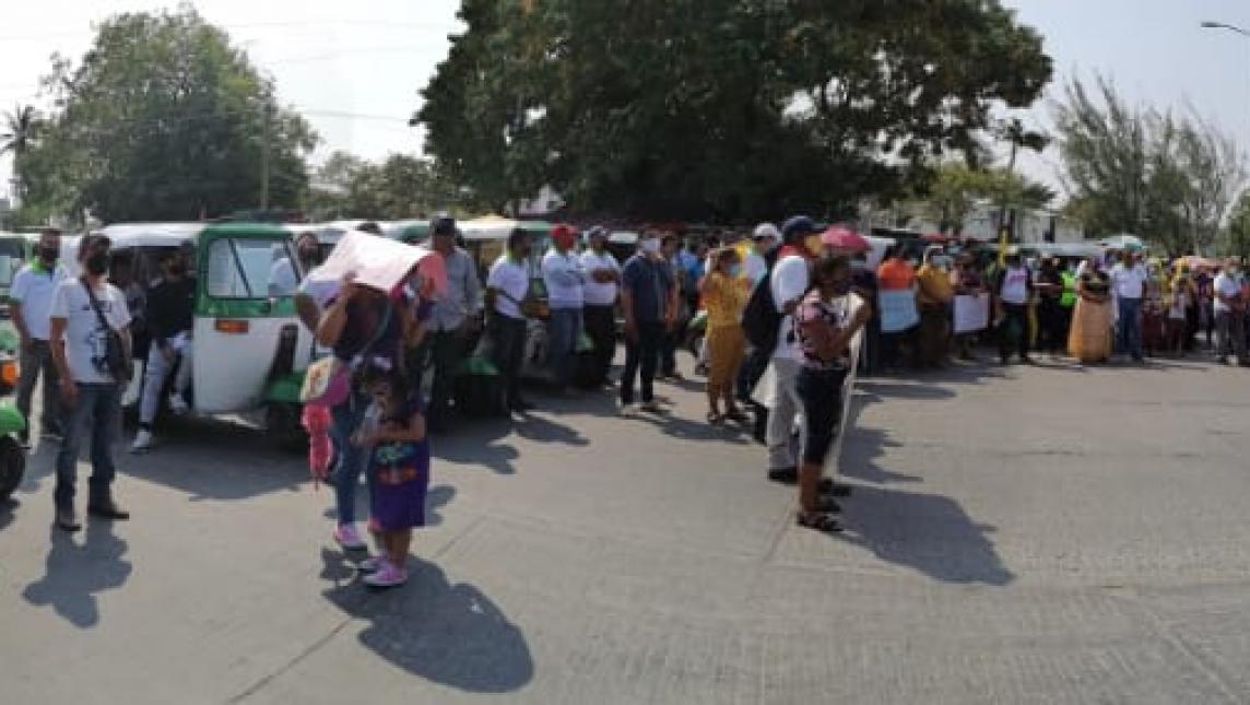 Mujeres marchan contra violencia de género en Juchitán (Oaxaca)