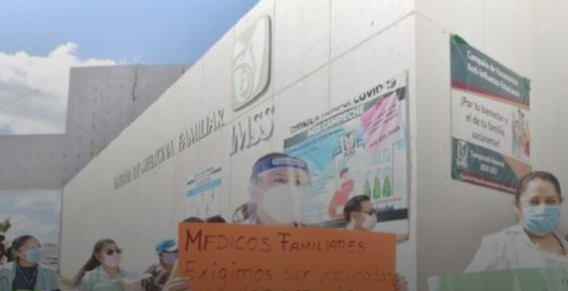 Crecen protestas entre médicos del IMSS por falta de vacunas (Campeche)