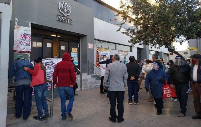 Torreón: Trabajadores del ISSSTE desmienten que su protesta afecte trámites de pacientes (Coahuila)