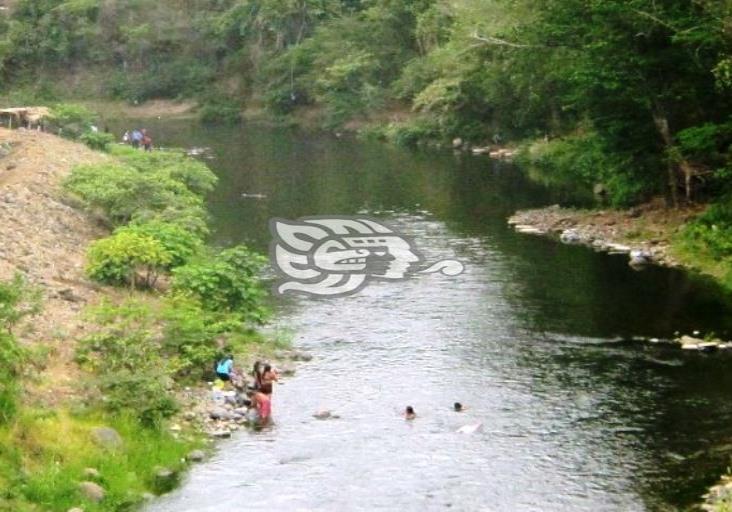 Preocupa a ambientalistas contaminación del río Huazuntlán, Veracruz