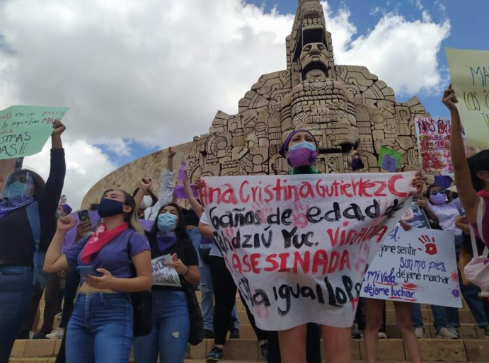 “¡Si no luchamos juntas nos mataran por separado!”: “Las vallas son una provocación”, gritan mujeres de Yucatán en las calles de Mérida