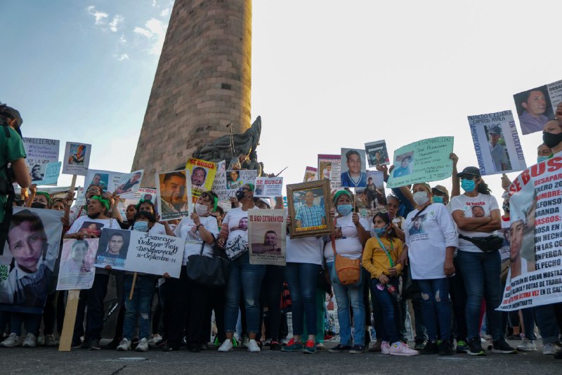 «Nos faltará Glorieta»: acción memorial y colocación de losetas de búsqueda (Jalisco)