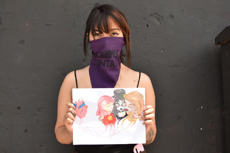 “No estás sola”: mensaje sororo e inclusivo en mural pintado por artistas feministas de Guadalajara (Jalisco)