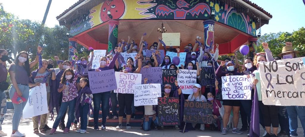 “No nos felicites, únete” mujeres de Bahía de Banderas se manifiestan (Nayarit)