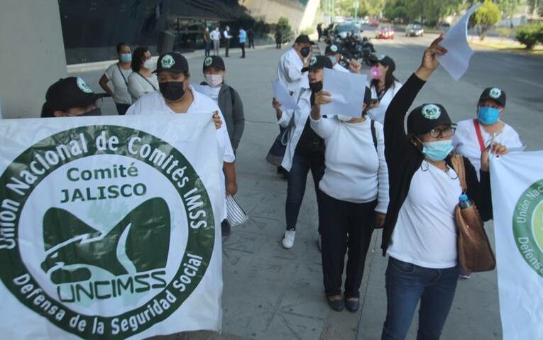 Exigen jubilados y trabajadores en activo del IMSS que se les regrese el ahorro de cesantía y vejez (Jalisco)