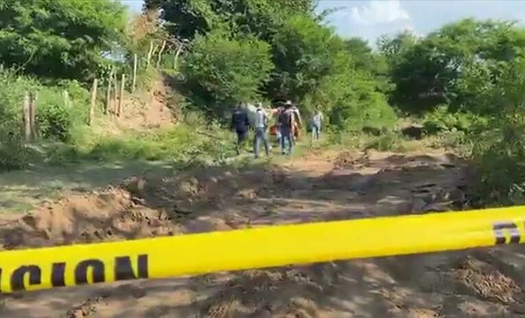 Colectivo de Familias Unidas localizan fosas clandestinas en Ixtlán del Río (Nayarit)