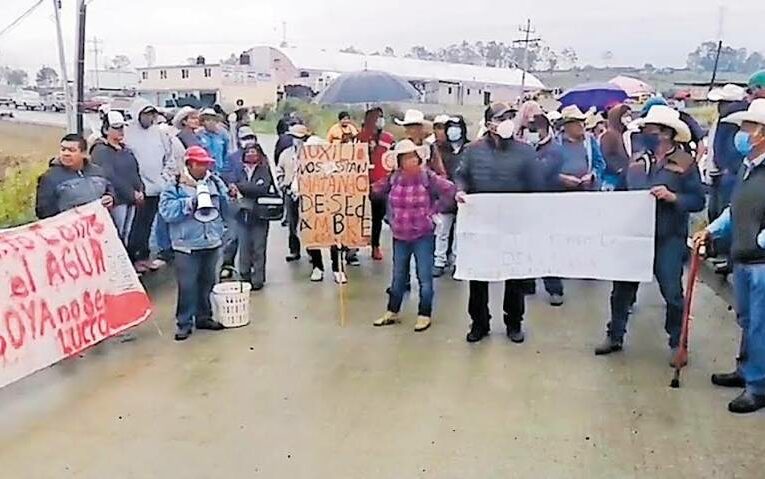 Protestan contra empresa por extracción de agua en Soyaniquilpan (Estado de México)