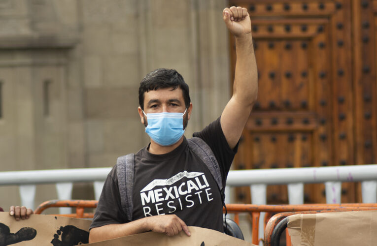 Protestan en Palacio Nacional por persecución al colectivo Mexicali Resiste (Baja California)