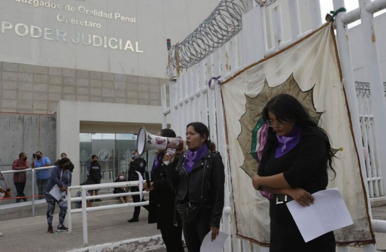 Se manifiestan Mujeres involucradas en el caso de pintas durante marcha el pasado 8M señalaron intimidación y acoso (Querétaro)