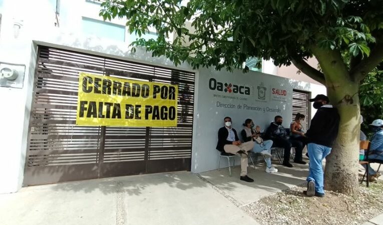 Servicios de Salud de Oaxaca adeudan renta, les cierran oficinas