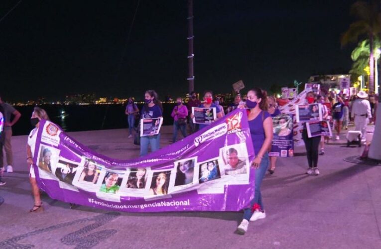 Marchan mujeres para exigir alto a la violencia en Vallarta (Jalisco)