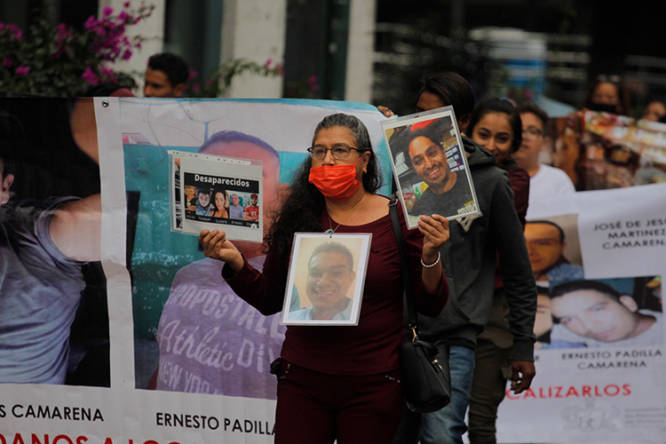 Marchan por desaparición de los hermanos Camarena (Jalisco)