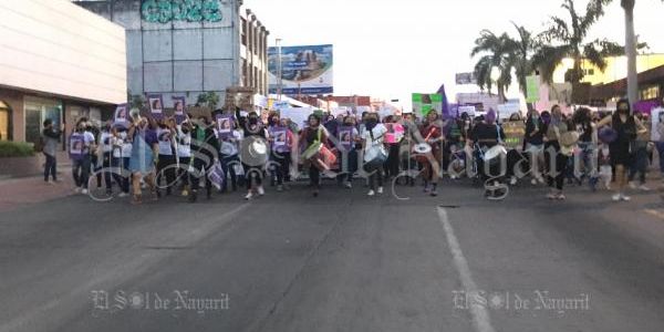 Con pintas y marcha colectivos se manifiestan en el “Día Internacional de la Eliminación Contra la Violencia” (Nayarit)
