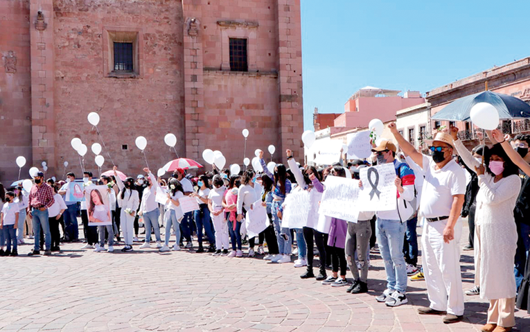 Marchan en Zacatecas exigiendo justicia para jóvenes universitarios asesinados